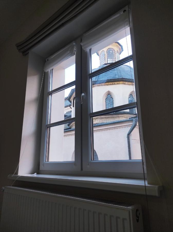 Апартаменти Біля Домініканського Костелу Kamianets Podilskyi Bagian luar foto